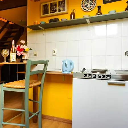 Live Like Locals: Market Square X Jewish District Apartament